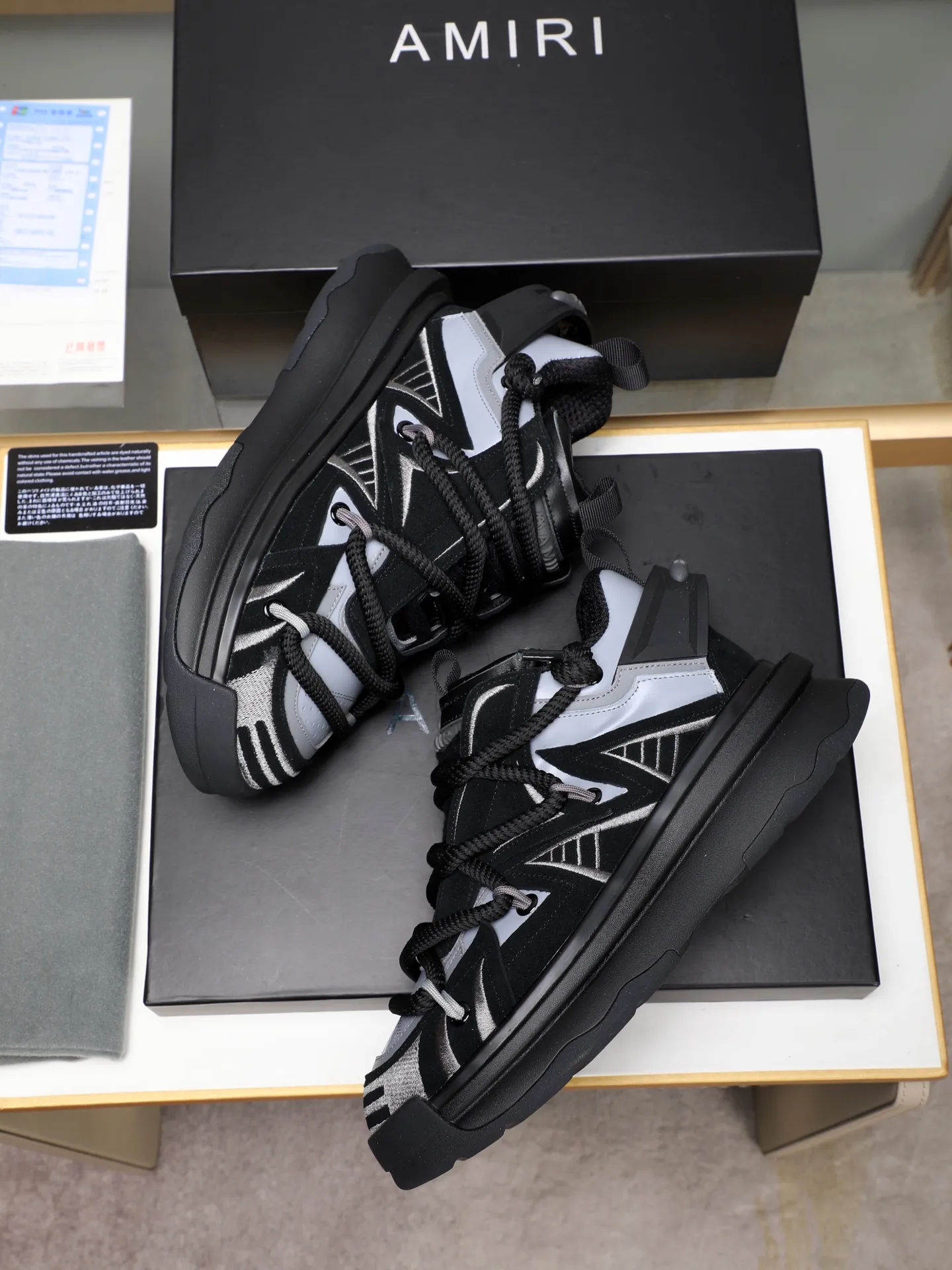 Men's men's shoes💰600 [AMIRI～AMIRI] 2025 spring and summer series new casual shoes🆕The large tongue on the upper and the cross shoe string design are very special! Made of cowhide➕multiple materials spliced➕in breathable mesh, thickened and oversized foam-resistant outsole, it will look good on whoever wears it! The appearance is responsible, the feet are retro and handsome! Size:39-44 (38, 45, 46 customized)